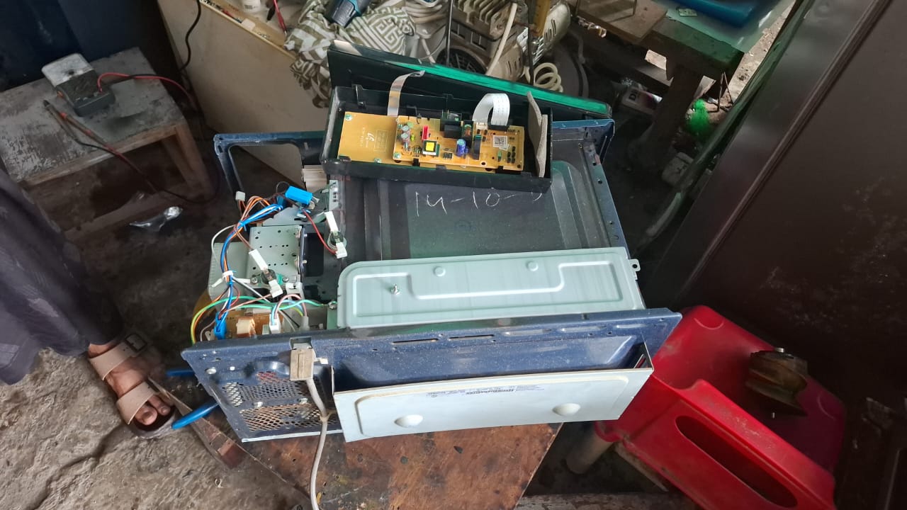 Microwave sebelum perbaikan