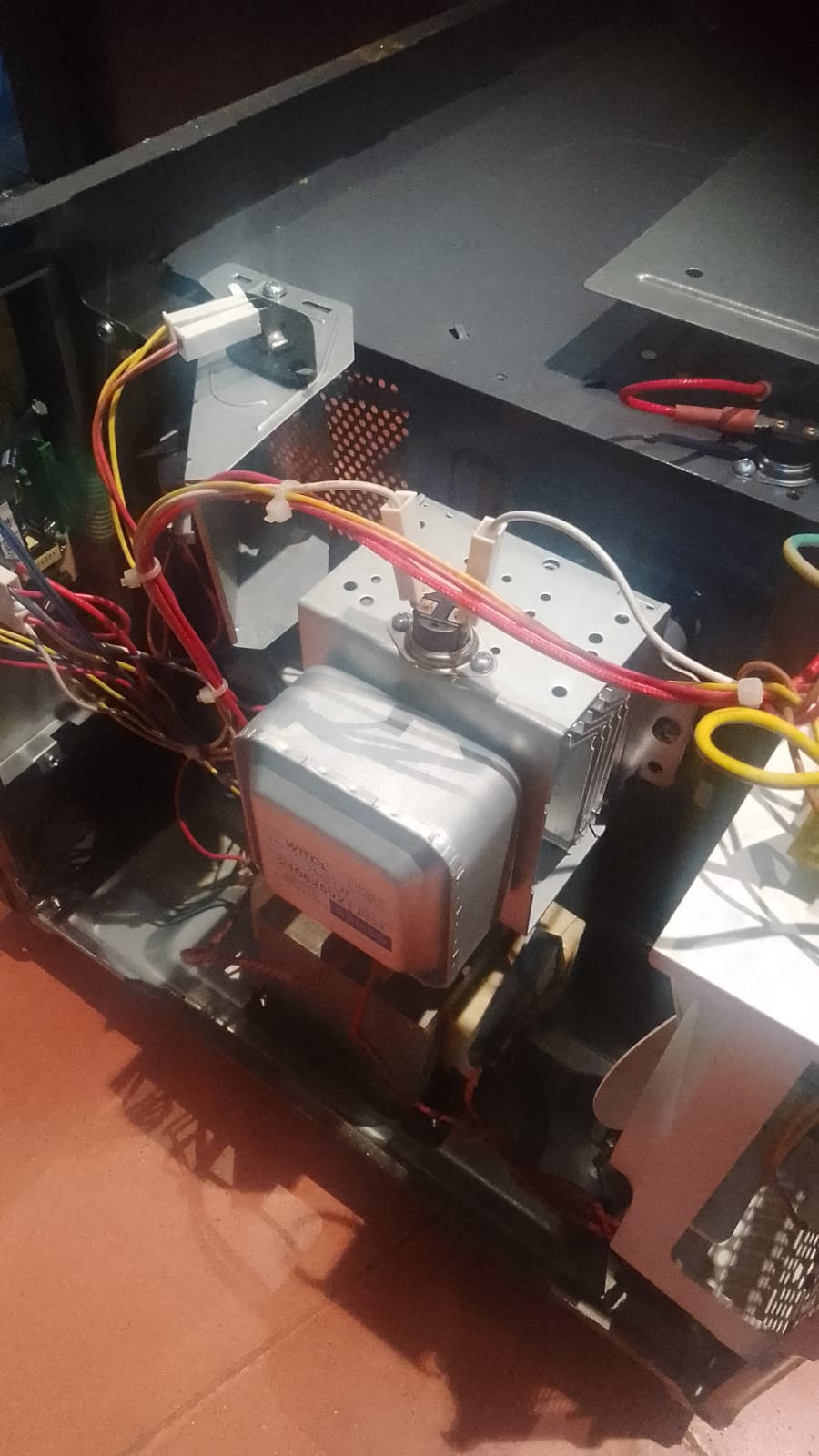 Perbaikan Mesin Microwave