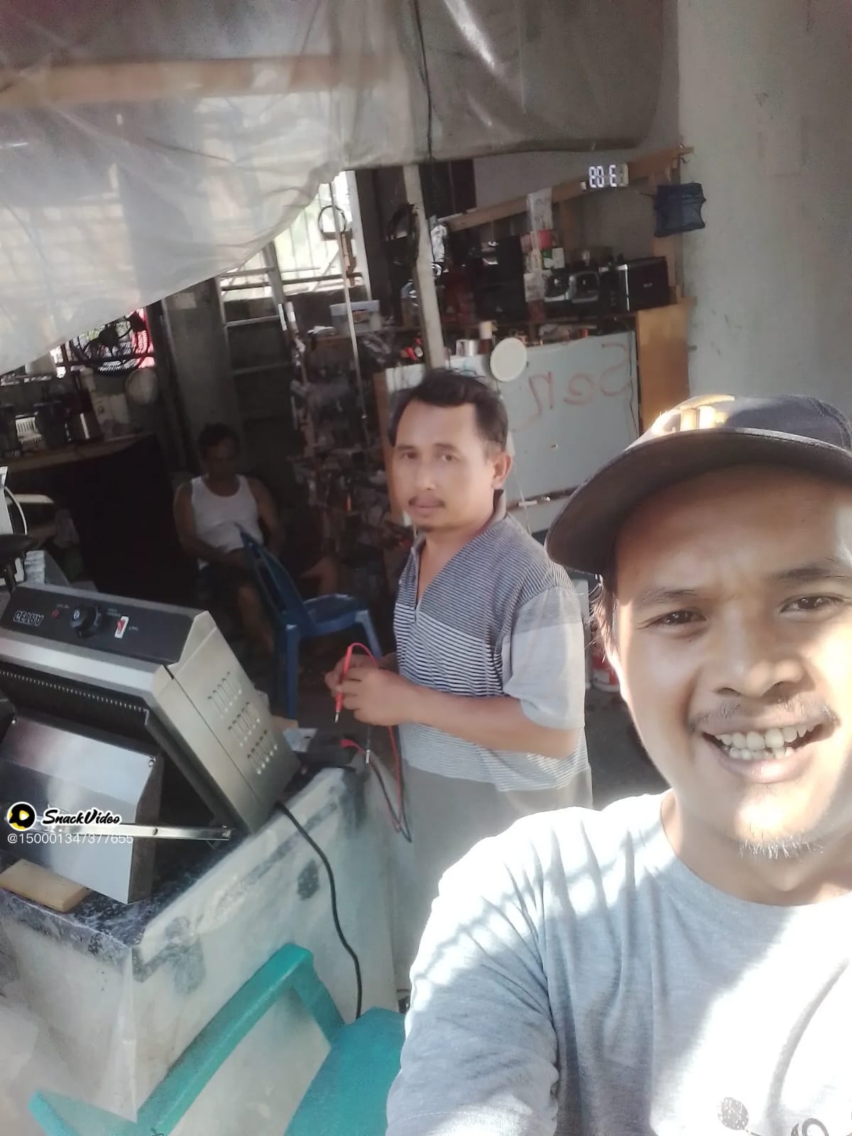 Perbaikan Microwave oleh Teknisi